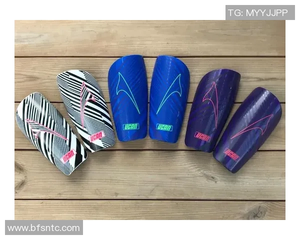 足球明星护腿板设计风格与功能解析及其在比赛中的重要性探讨 足球明星护腿板设计风格与功能解析及其在比赛中的重要性探讨